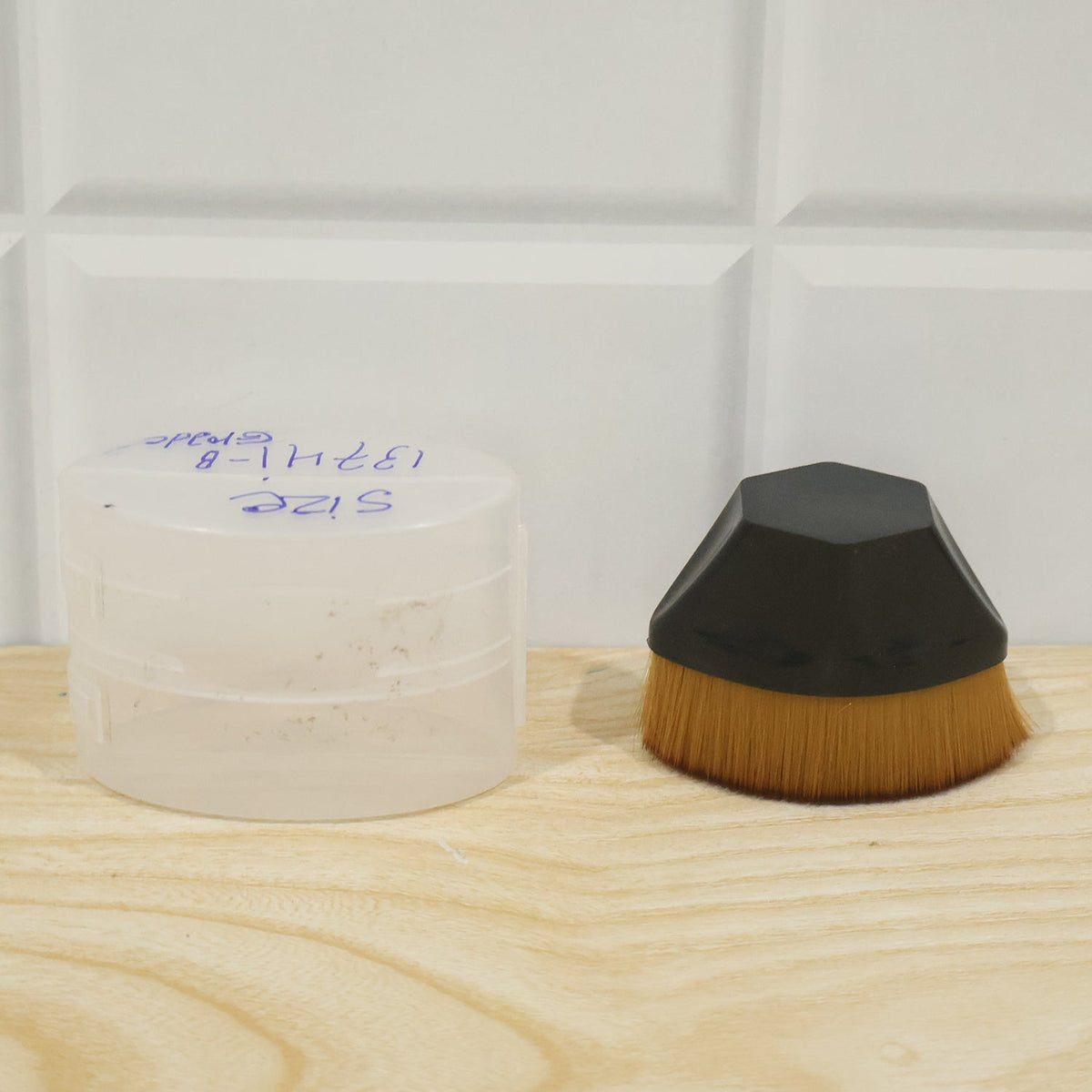 Foundation Makeup Brush โ Soft Bristles & Portable Case | BeautyBare (B Grade)