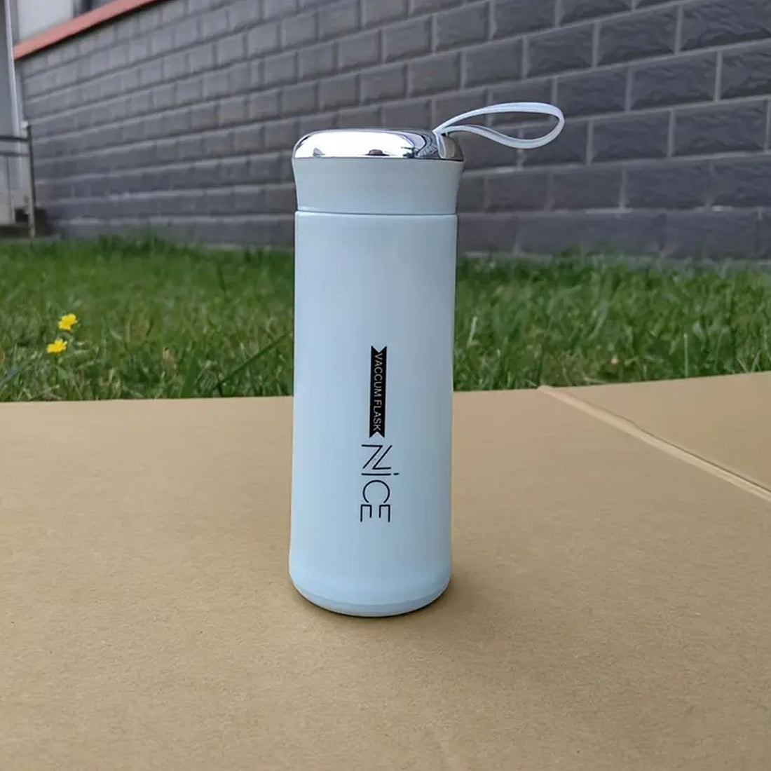 Clear borosilicate glass water bottle 300ml with a black lid, ideal for outdoor sports.