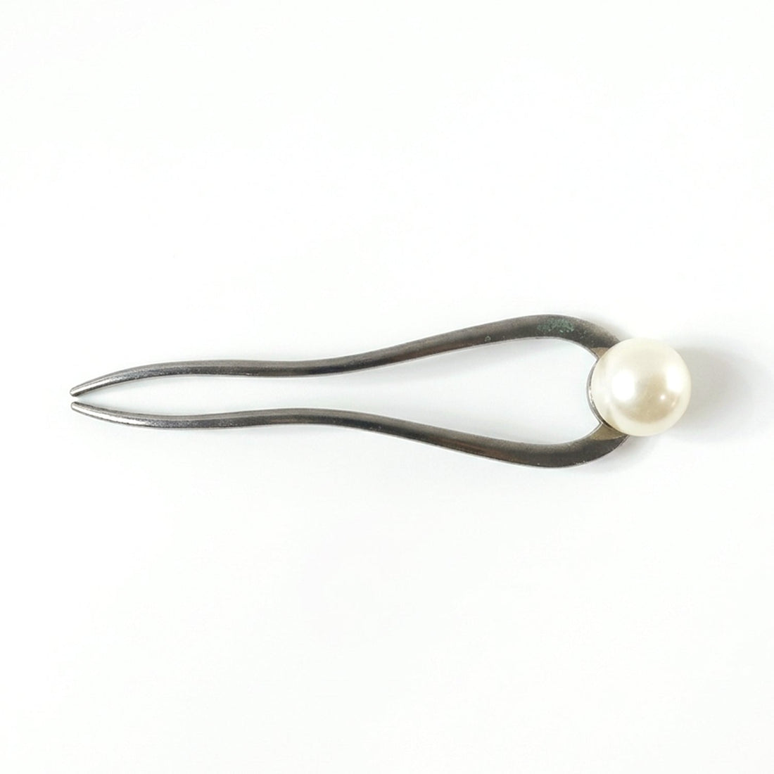 Close-up of pearl hair pin detail