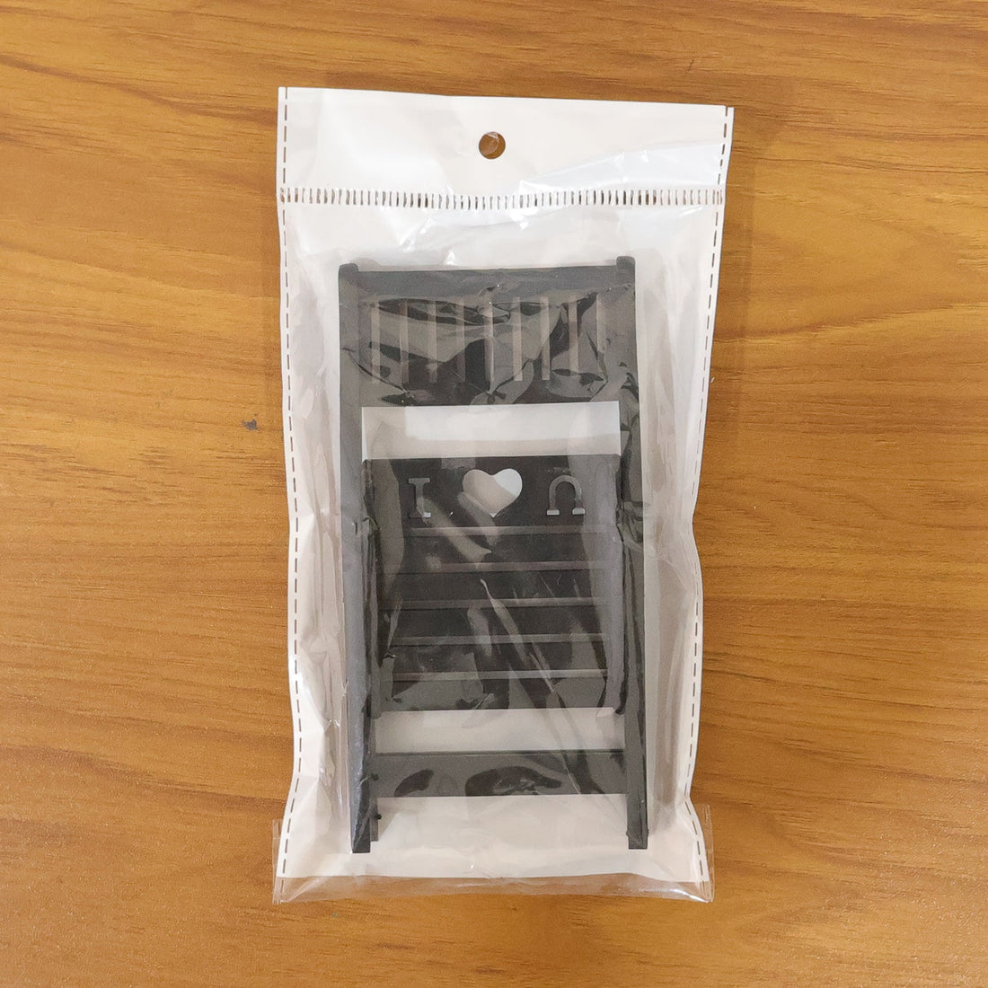 Mini chair shape phone holder ideal for hands-free mobile use