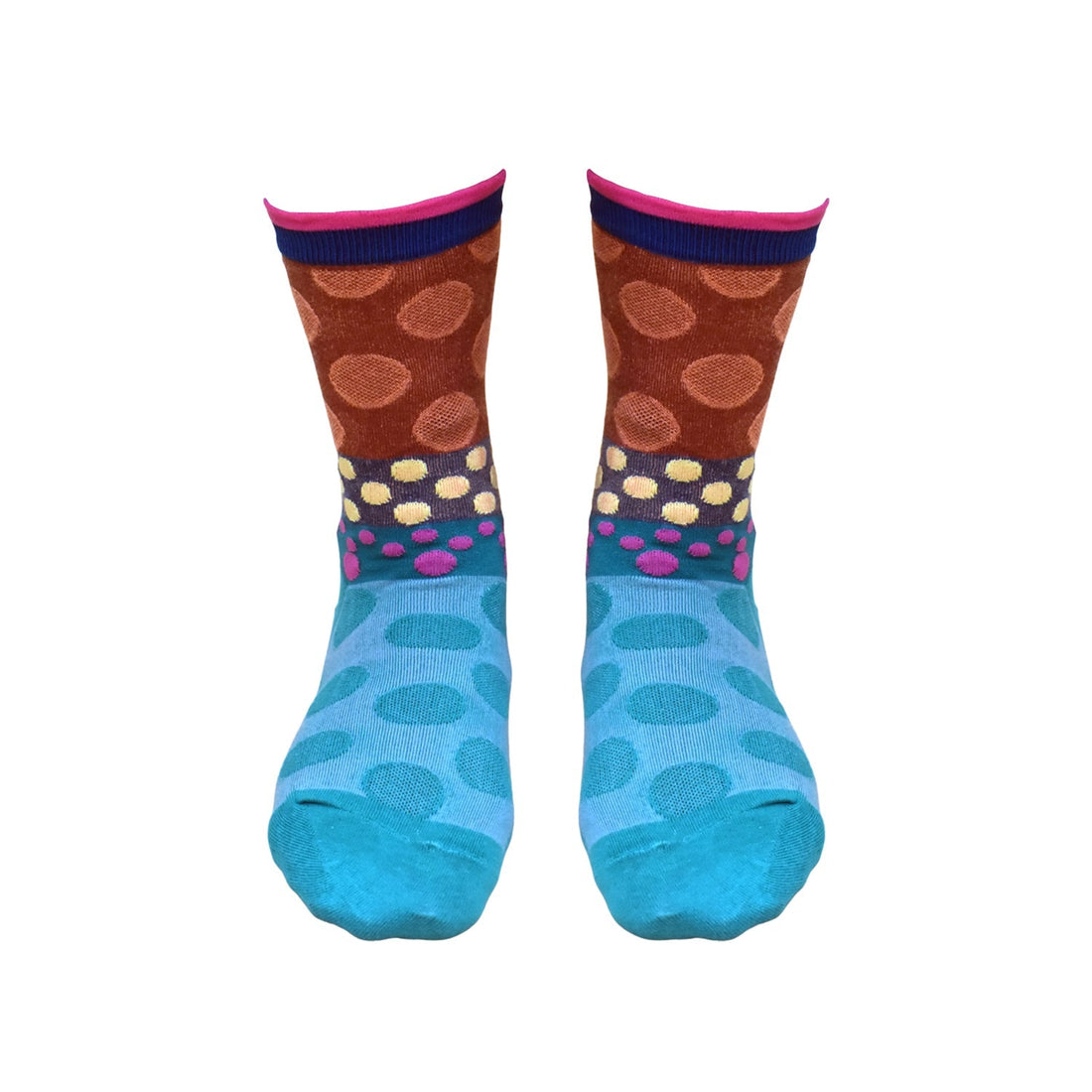 Stylish men's ankle length socks in a versatile shade, perfect for casual or active use.