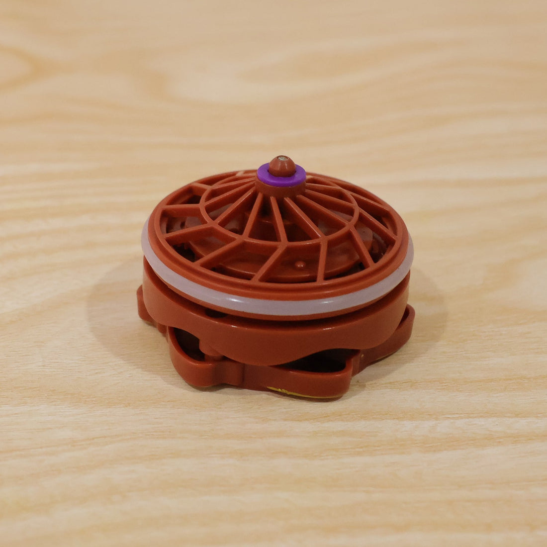 Plastic spinning top with spark effects