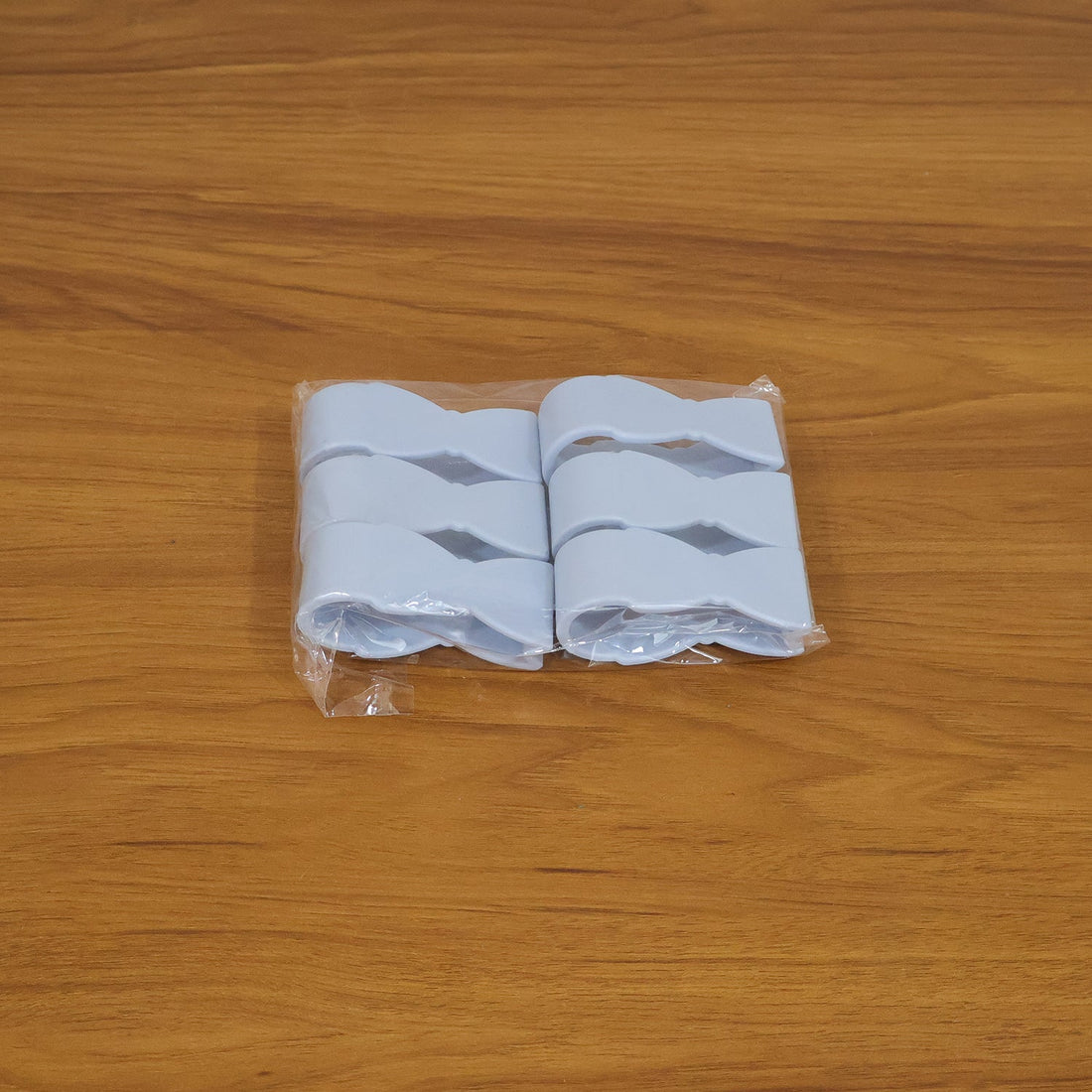 Multipurpose clips securing towels & cloths on various surfaces